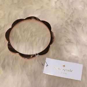 Kate Spade Sweetheart Scallop Bangle in Rose Gold